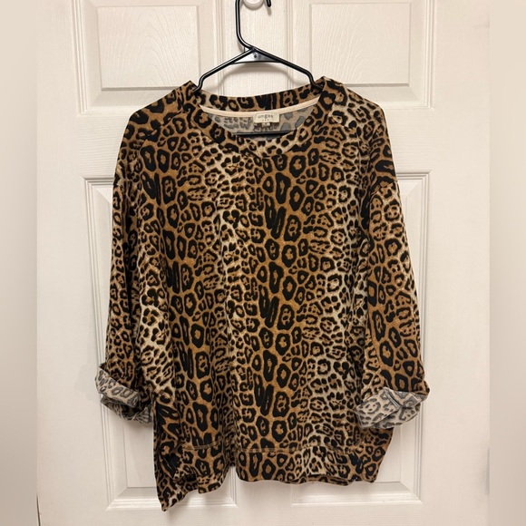 Umgee Tops - Umgee Cheetah Animal Print Slub Blouse Short Sleeve Small